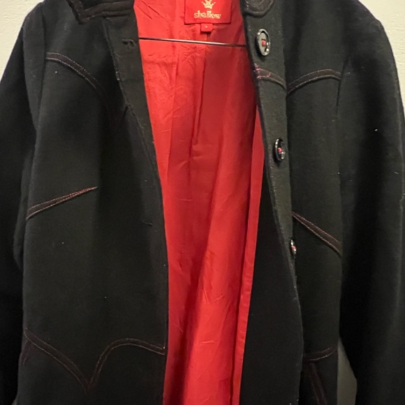 Black Trench Coat with Classic Tailored Style and Full-Length Sleeves - Picture 5 of 5